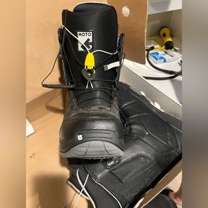 Barely Used Burton Moto Speedlace Snowboard Boots. Men’s Size 10
